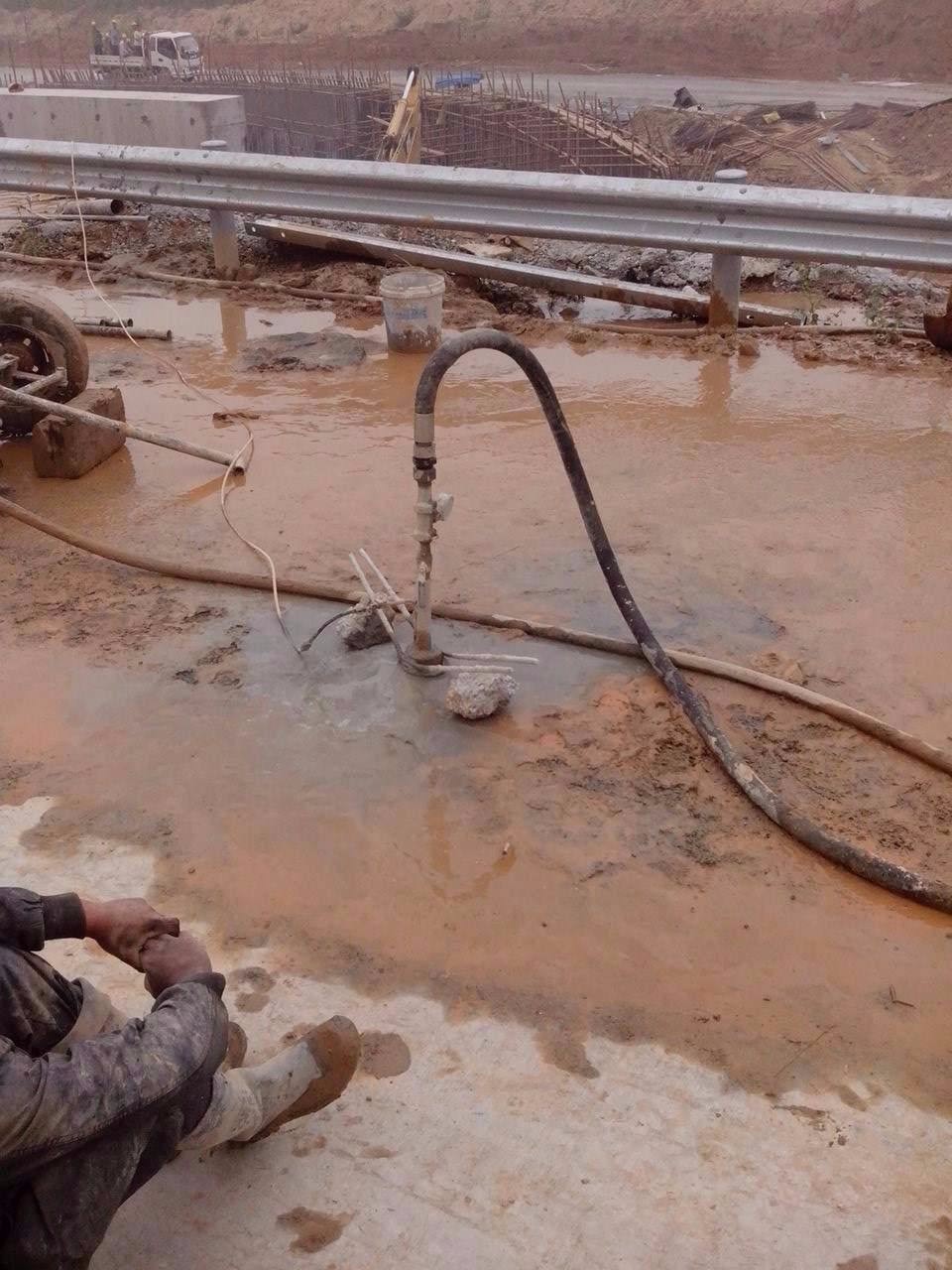 鹤山路基压密注浆